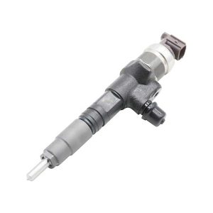 Fuel Injector 1J770-53075 for Kubota Engine V3307 Tractor M6060HDC M6060HFC M7060HDC M4-071HDC12