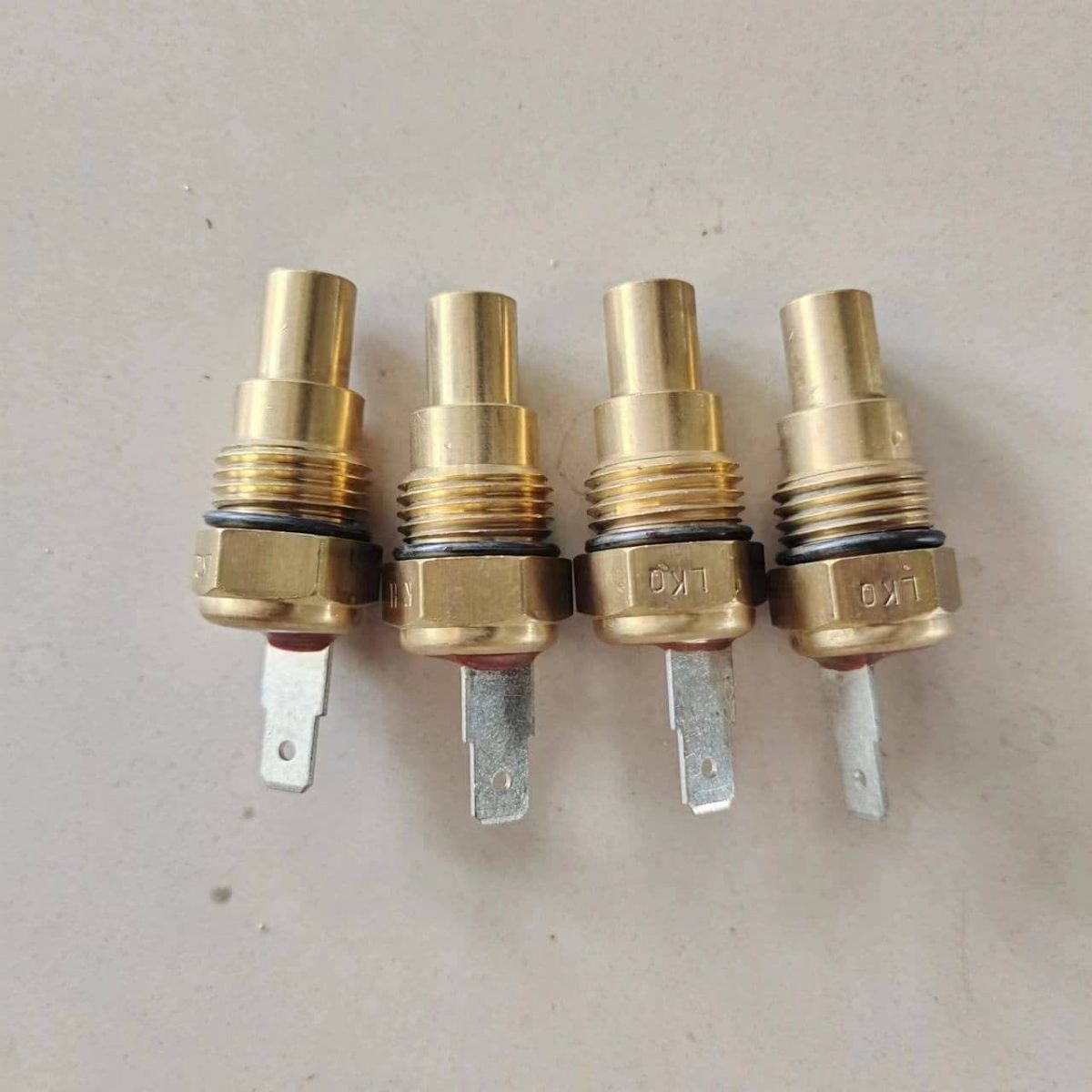Temperature Sensor 65.27405-5005 2547-1010 for Doosan Daewoo Temperature Sensor 65.27405-5005 2547-1010 for Doosan Daewoo